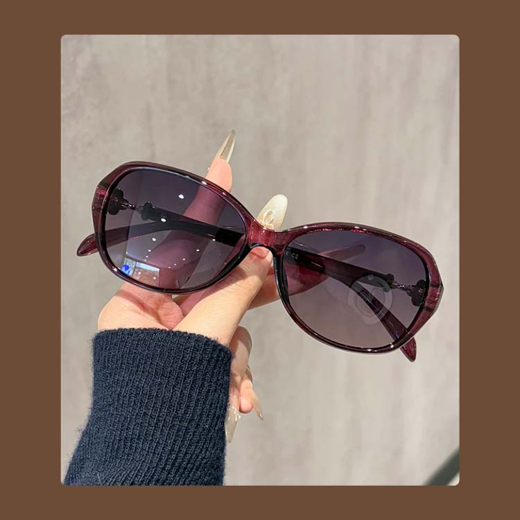Women's Oval UV Protection Sunglasses