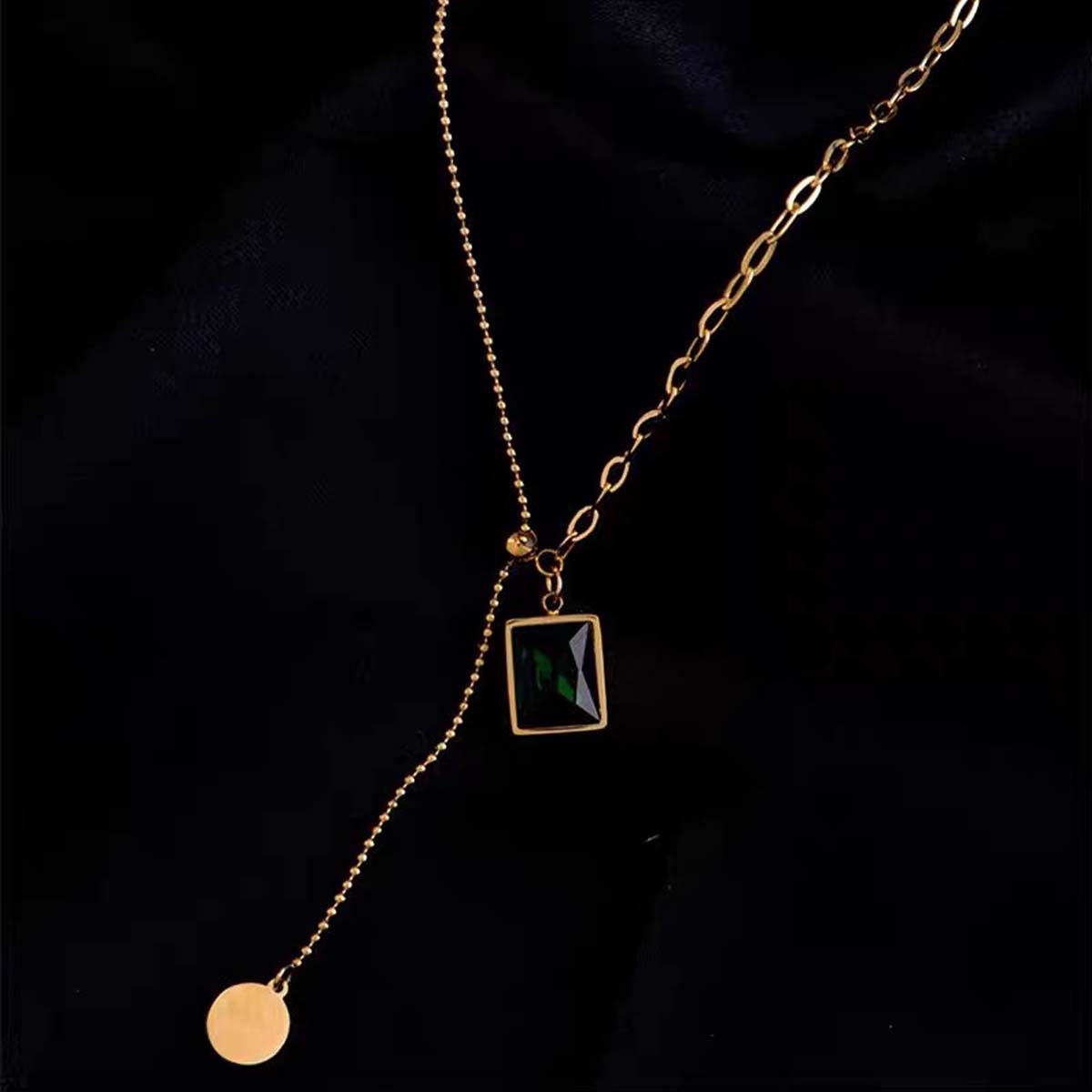 Elegant Geometric Pendant Necklace