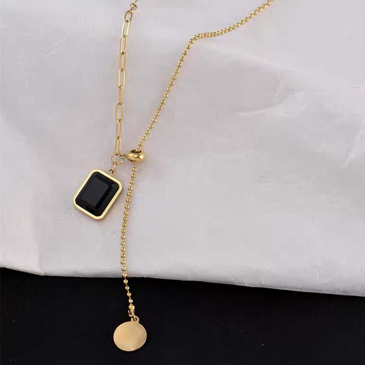 Elegant Geometric Pendant Necklace