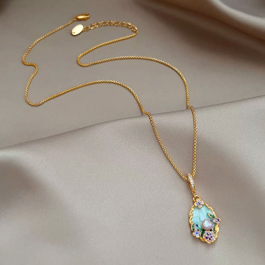 Elegant Floral Pearl Pendant Necklace