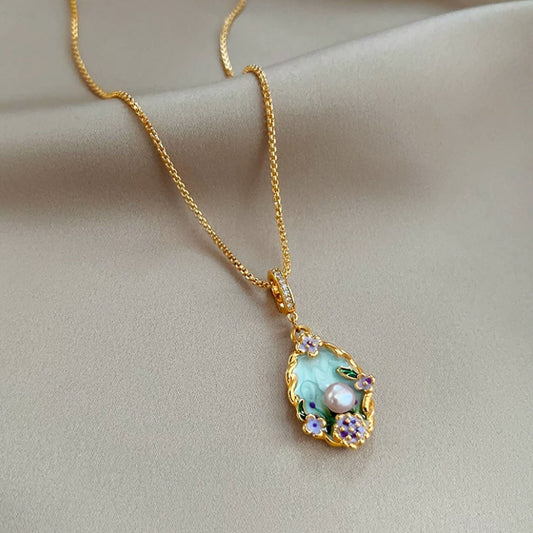 Elegant Floral Pearl Pendant Necklace